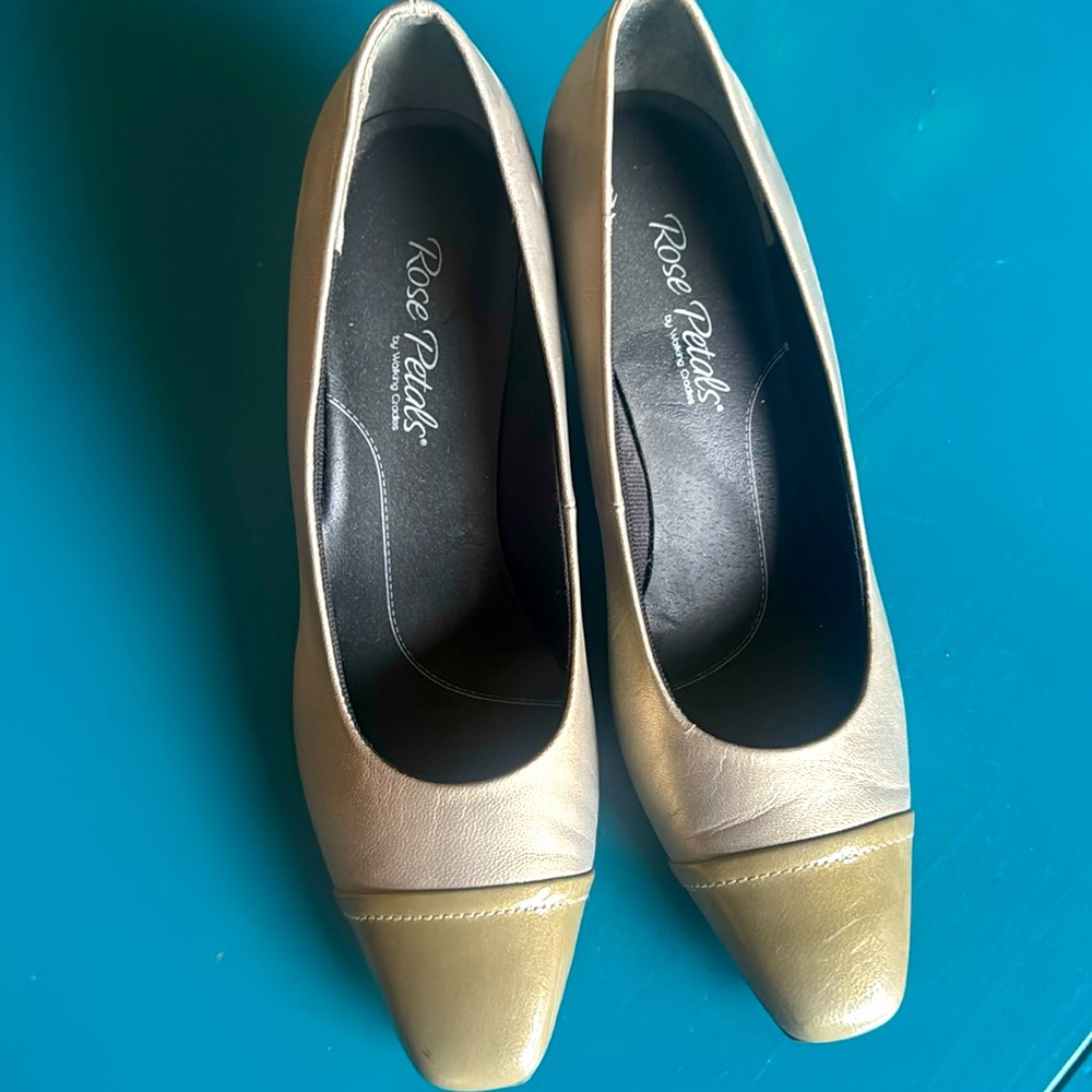 Rose Petals Womens 7 M Pump Heels OLIVE  By Walking Cradles